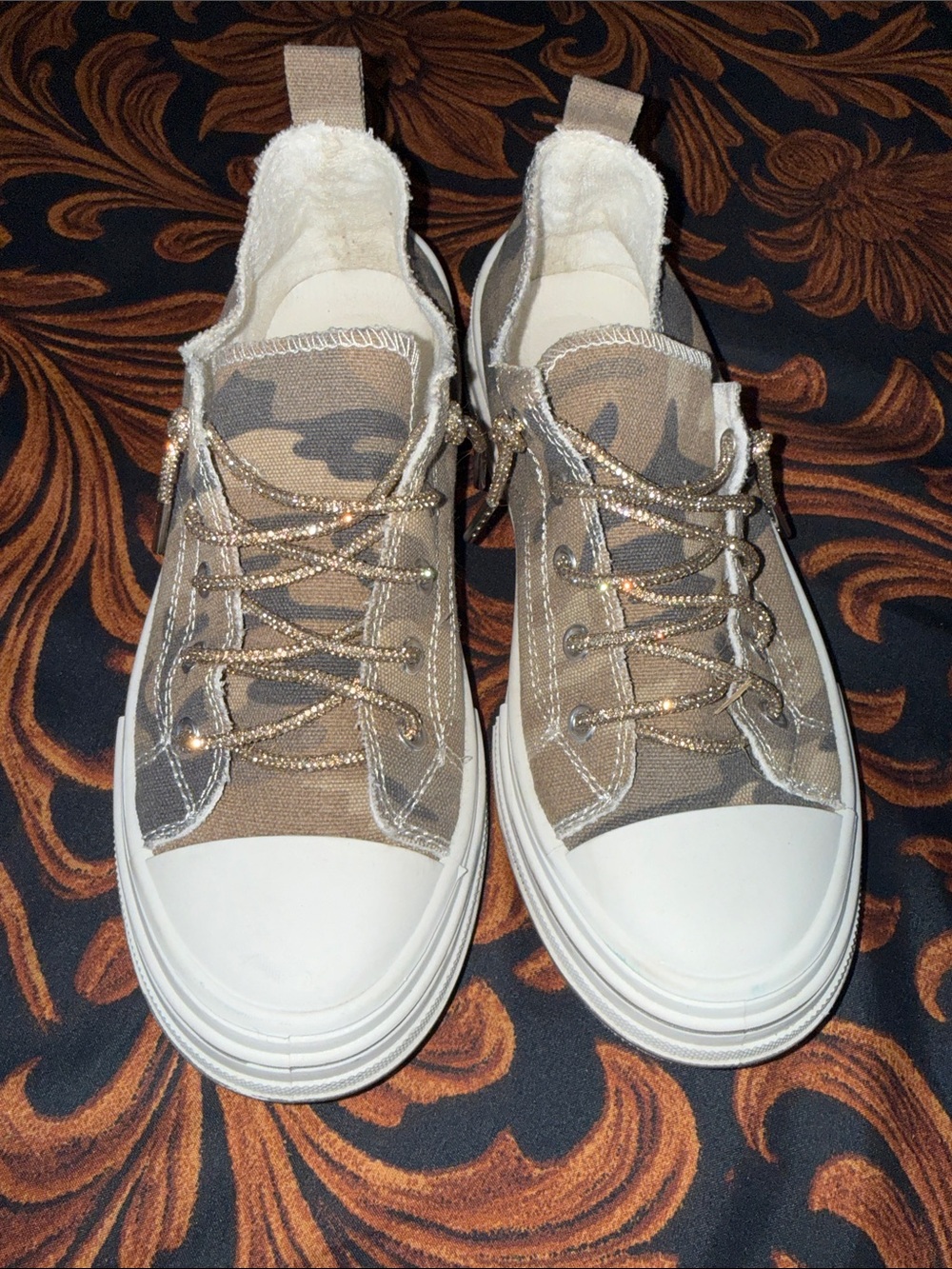 Women’s Tan Camo Slip-On Sneakers with Sparkly Laces size 9 Very G